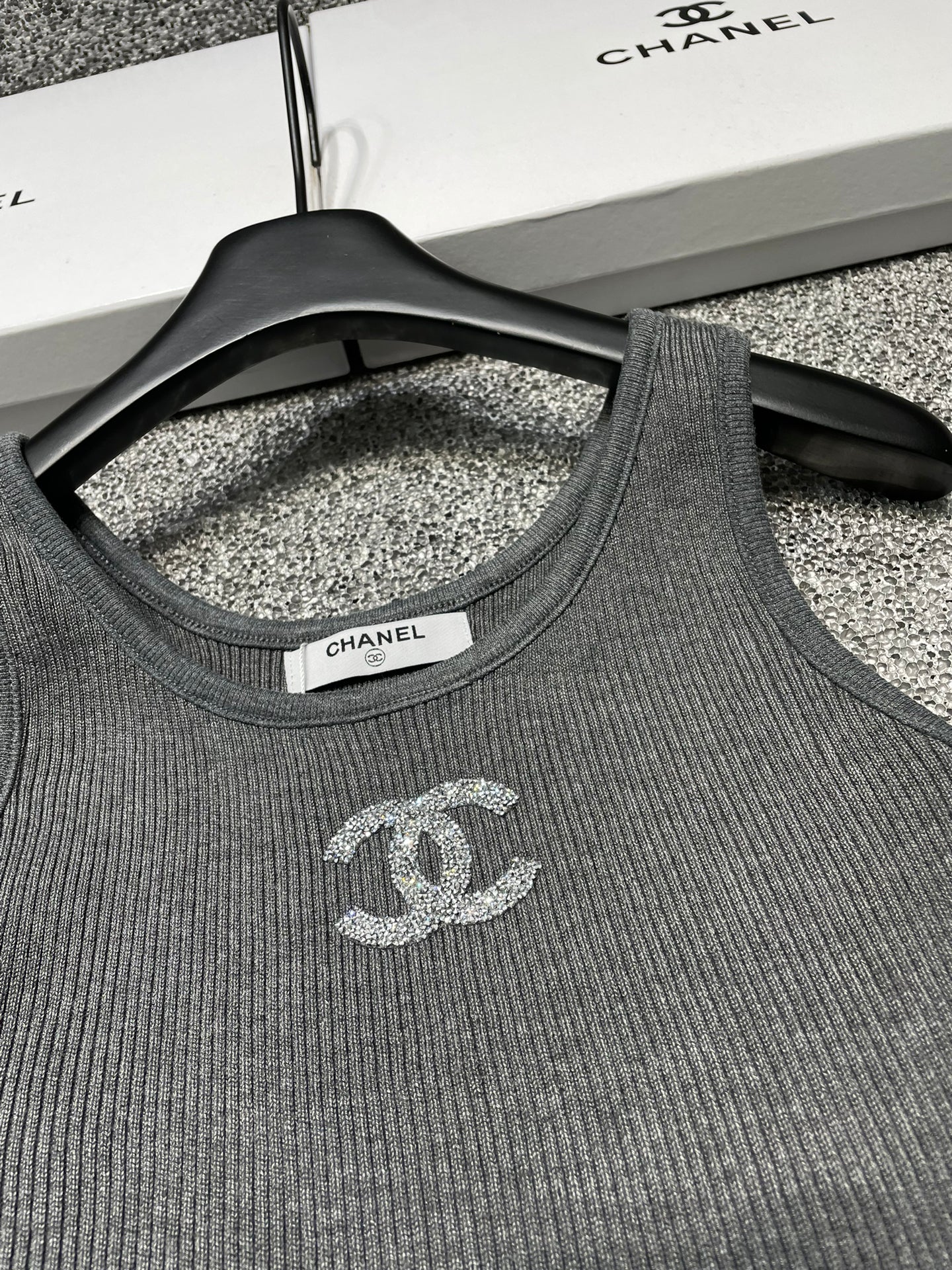 Summer new simple hot stamped letter knitted vest 0724042301