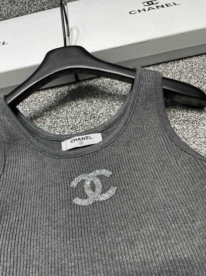 Summer new simple hot stamped letter knitted vest 0724042301