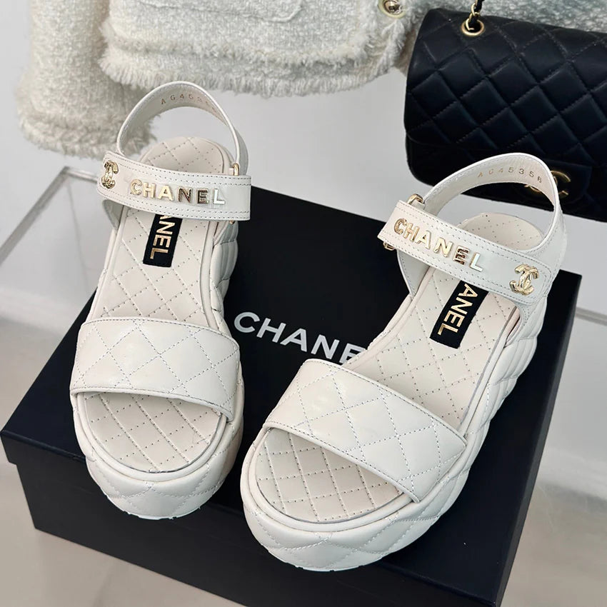 Fashion and versatile thick sole sandals 1024052321