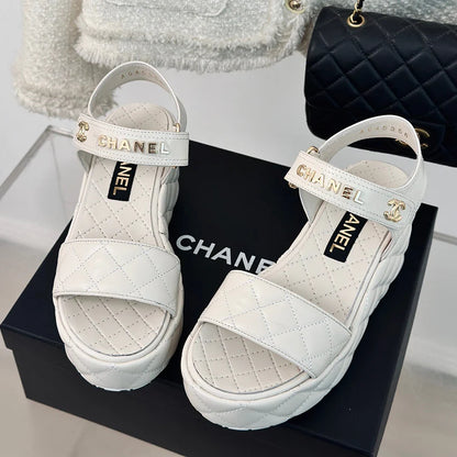 Fashion and versatile thick sole sandals 1024052321