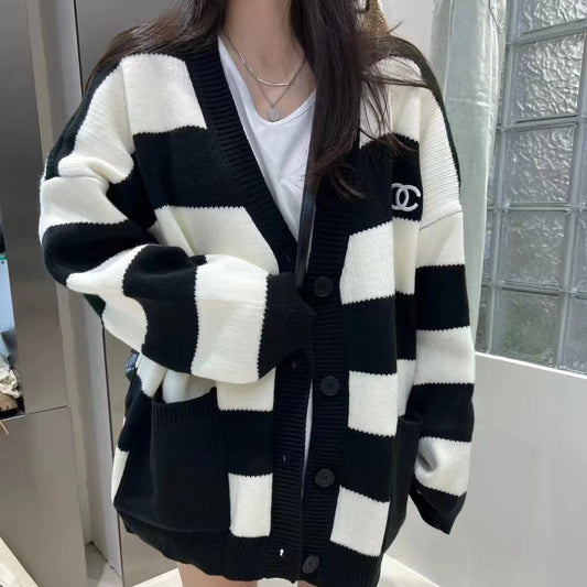Striped contrasting color sweater jacket cardigan with embroidered logo on the chest XC0823100904