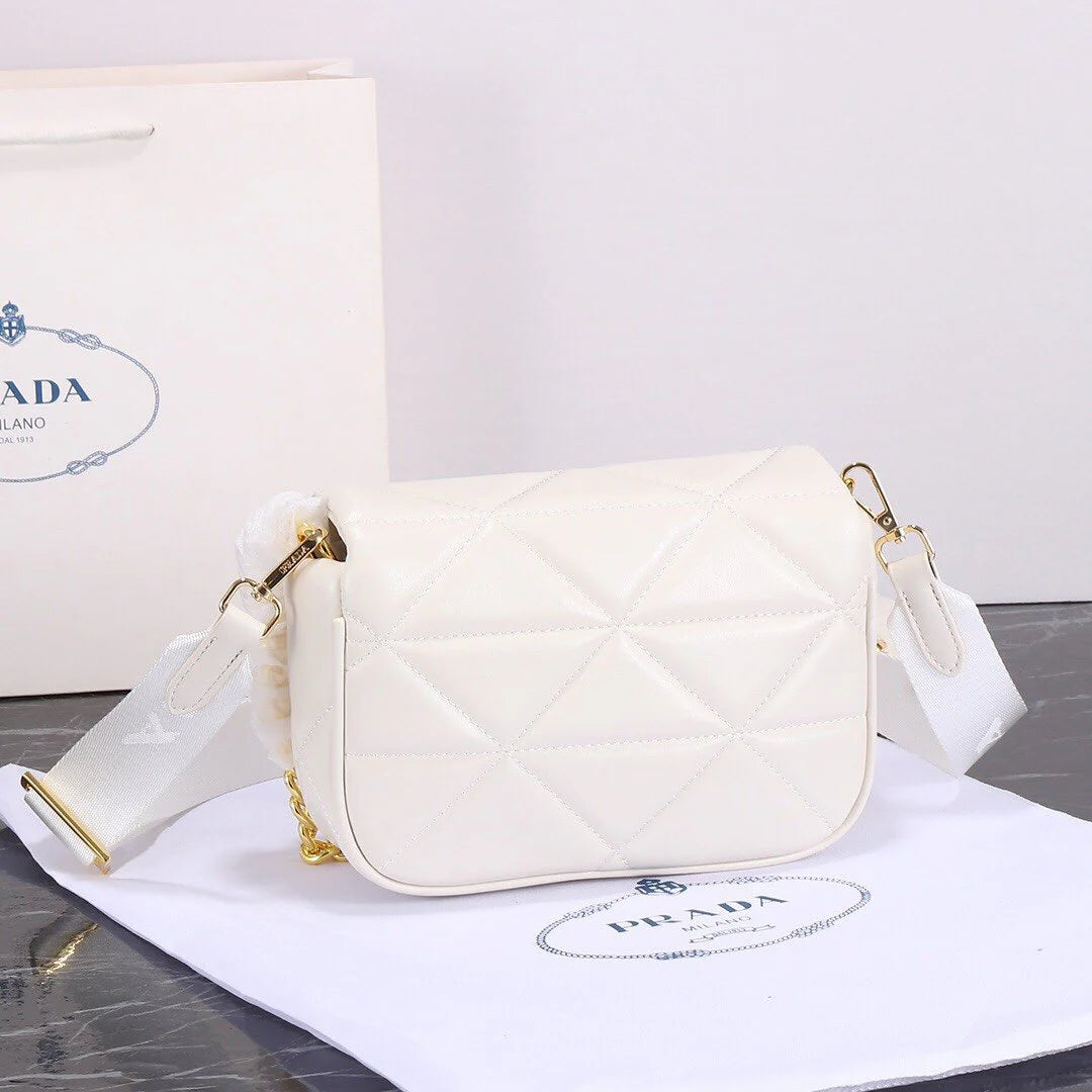 Classic and versatile crossbody bag 1024011806