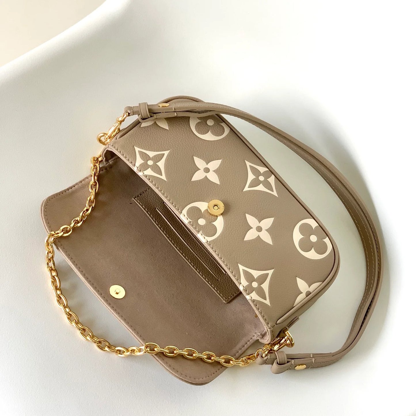 New Bright Color Leather handmade V logo Women's HandbagsXC05202412501