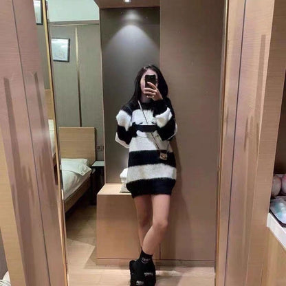 black and white striped sweater 0823113003