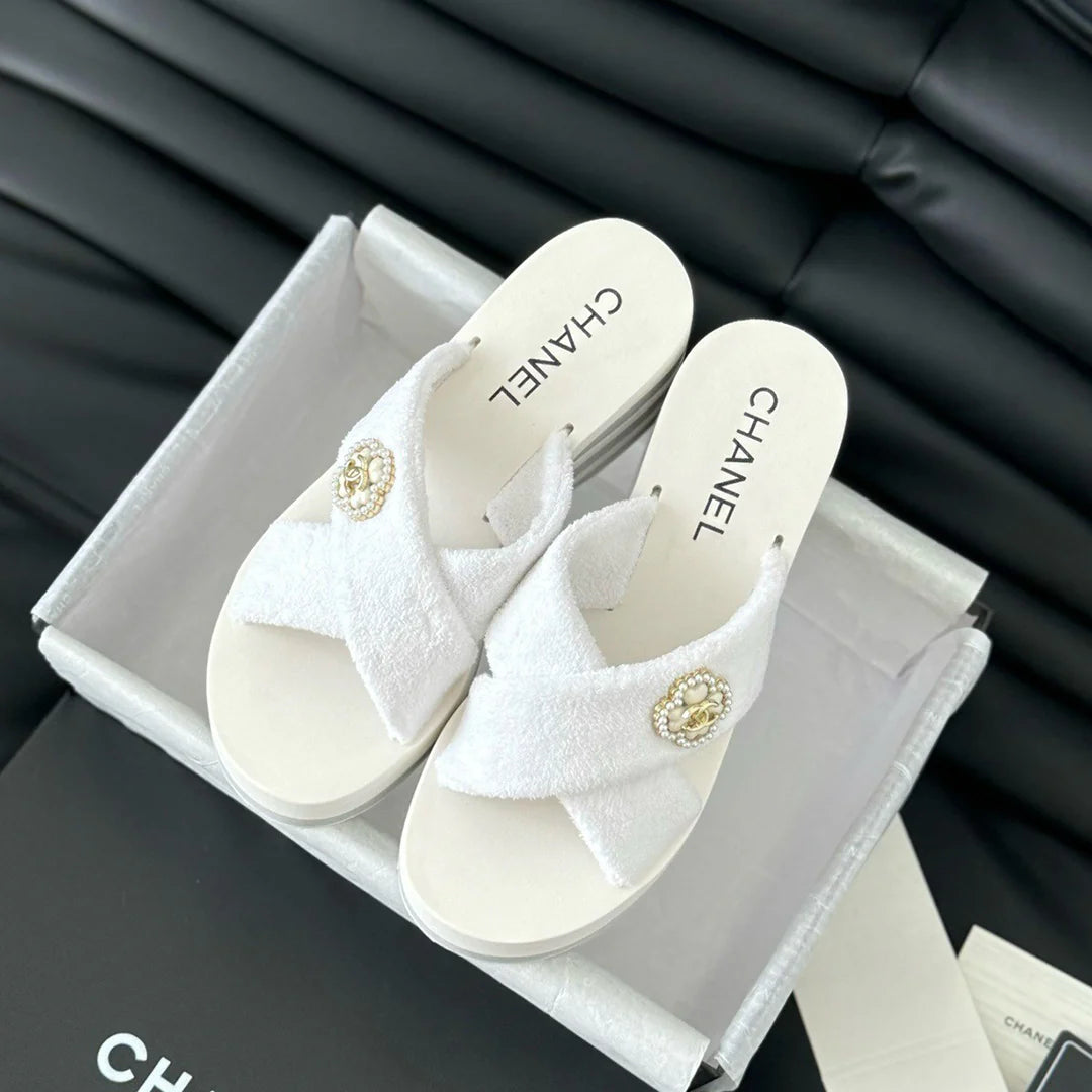 New fashionable and versatile slope heel sandals 1024070117