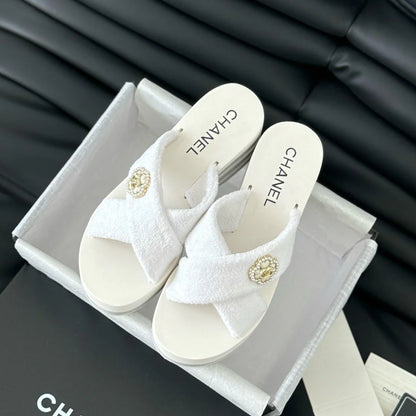 New fashionable and versatile slope heel sandals 1024070117