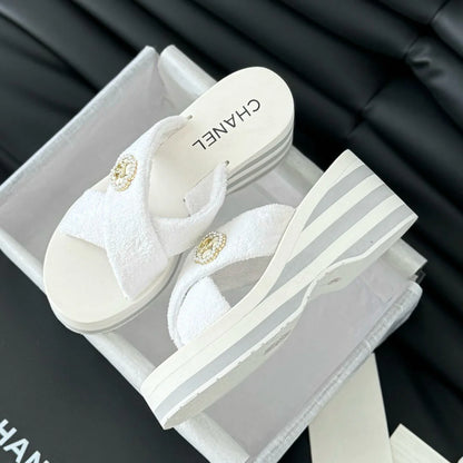 New fashionable and versatile slope heel sandals 1024070117