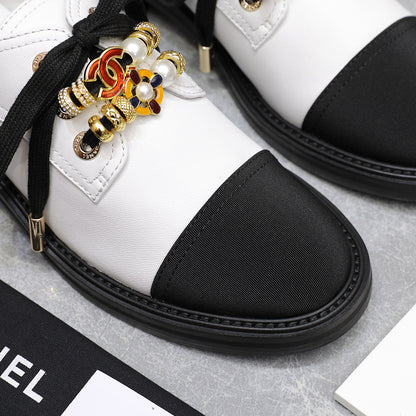 24P new double C pearl gemstone heavy metal buckle leather shoes 0724090504