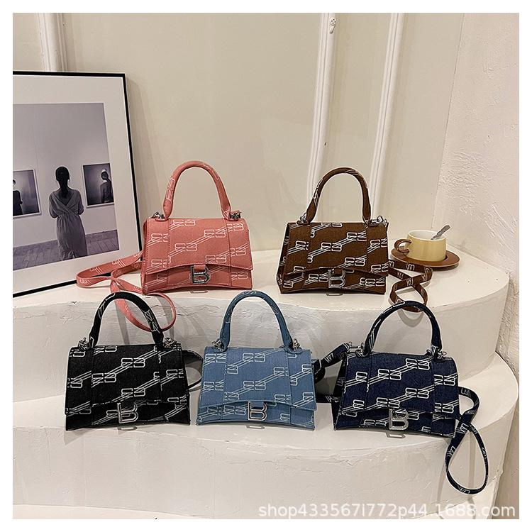 New Fashion Shoulder Bag Retro All-match Portable Small Square Bag 1024041616