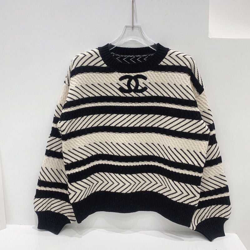 Black White Contrast Striped Knitted Sweater 0823112302