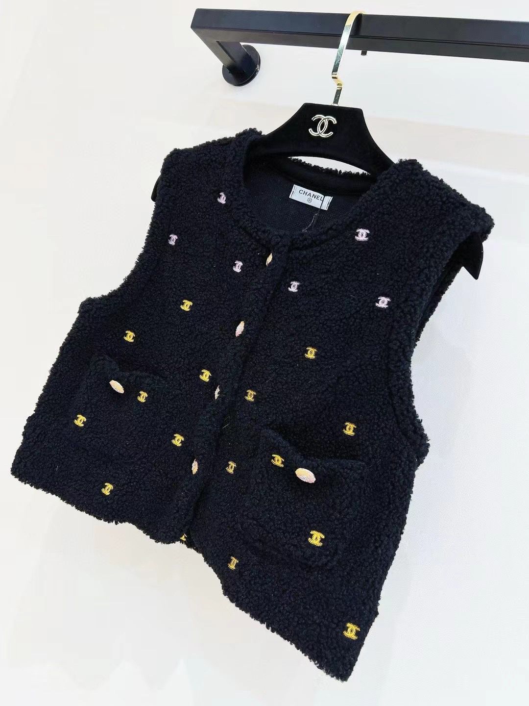 Early Spring New Embroidered Age-reducing Knitted Cardigan Vest Top 1024030710