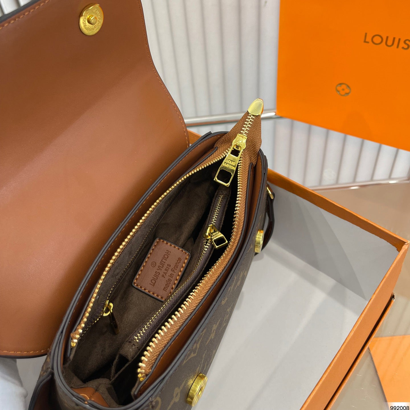 New Trendy V Logo Handbag Crossbody Bag XC16060302