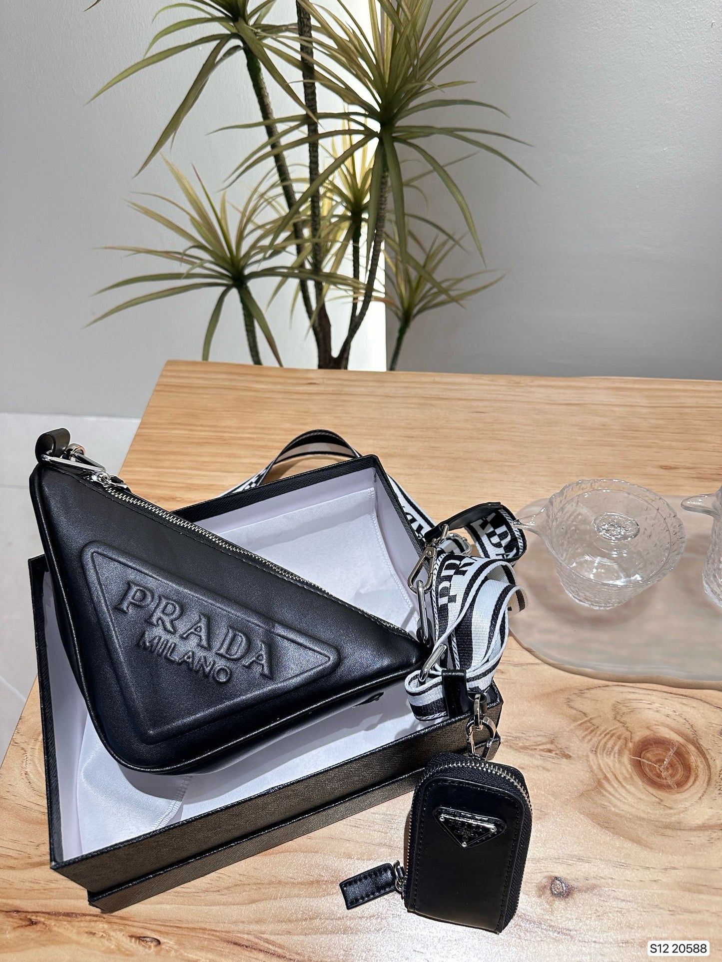 PRD fashion triangle bag 0724032002