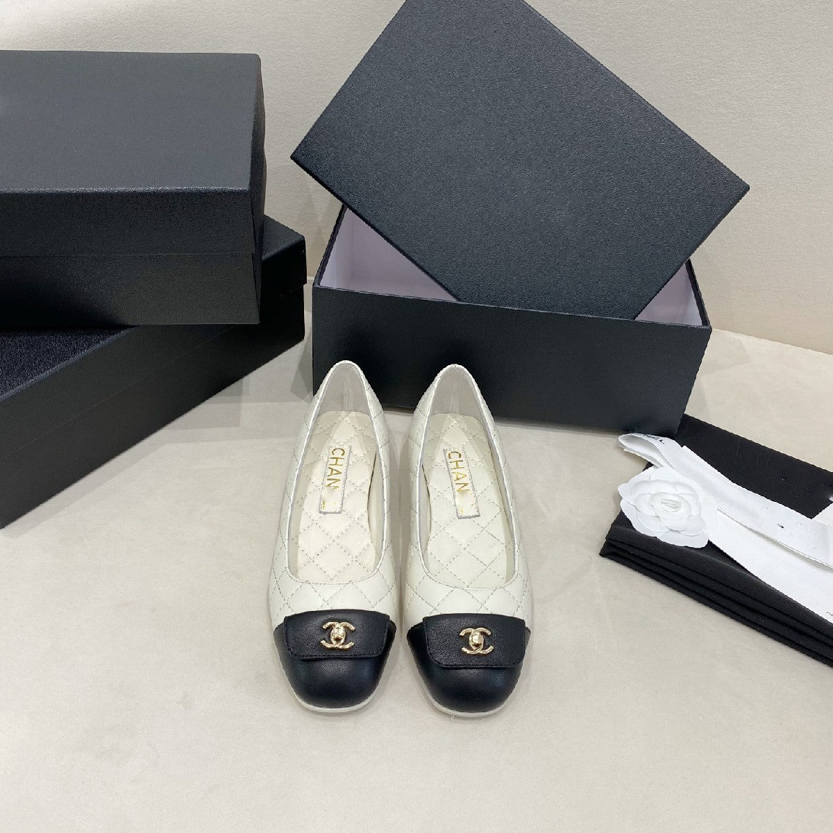 New Diamond Pattern Smooth Leather Espadrilles With Gold Metal Double C