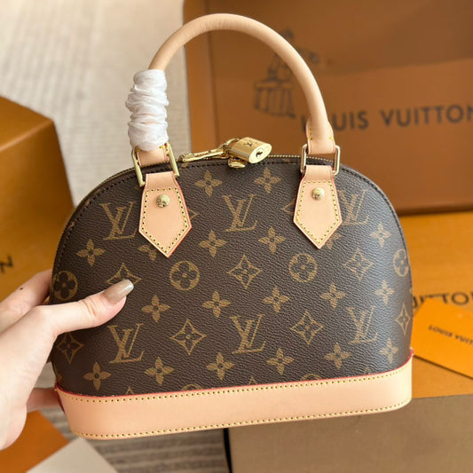 L Alma Shell Bag 1824071601