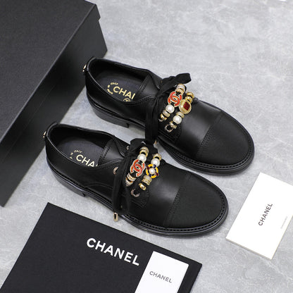 24P new double C pearl gemstone heavy metal buckle leather shoes 0724090504