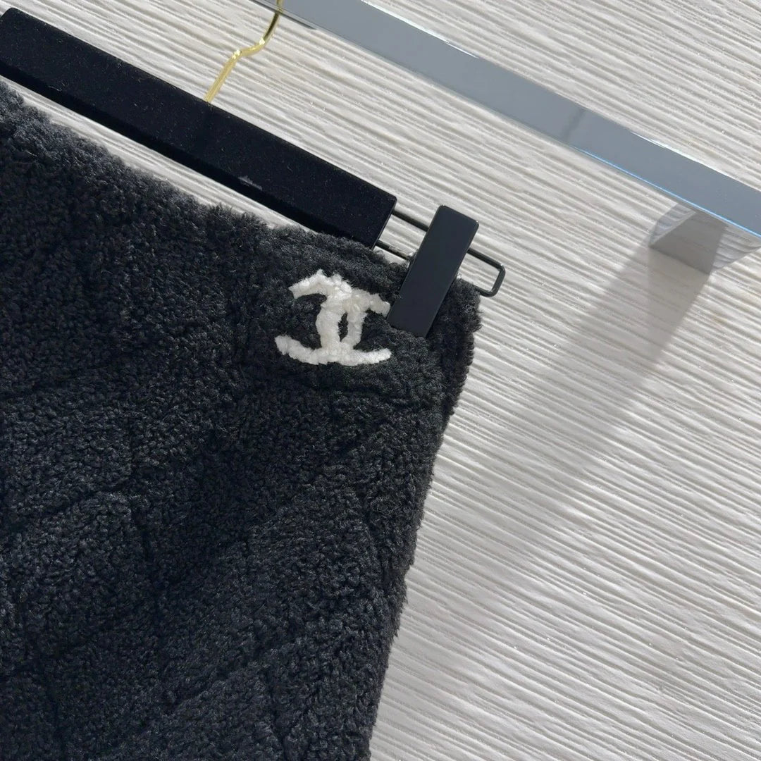 New autumn and winter French classic plaid wool short skirt 1024111412