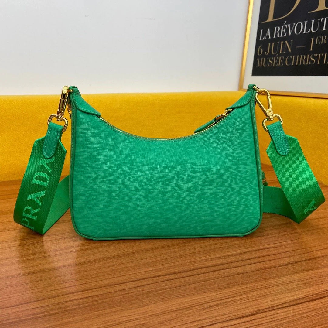 Classic and versatile crossbody bag 1024011807