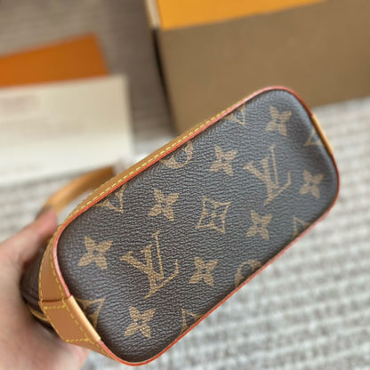 L Alma Shell Bag 1824071601