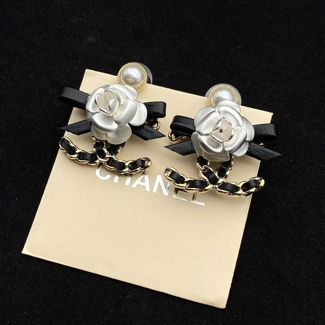 New Enamel Earrings With Heart-shaped Earrings 1024010312