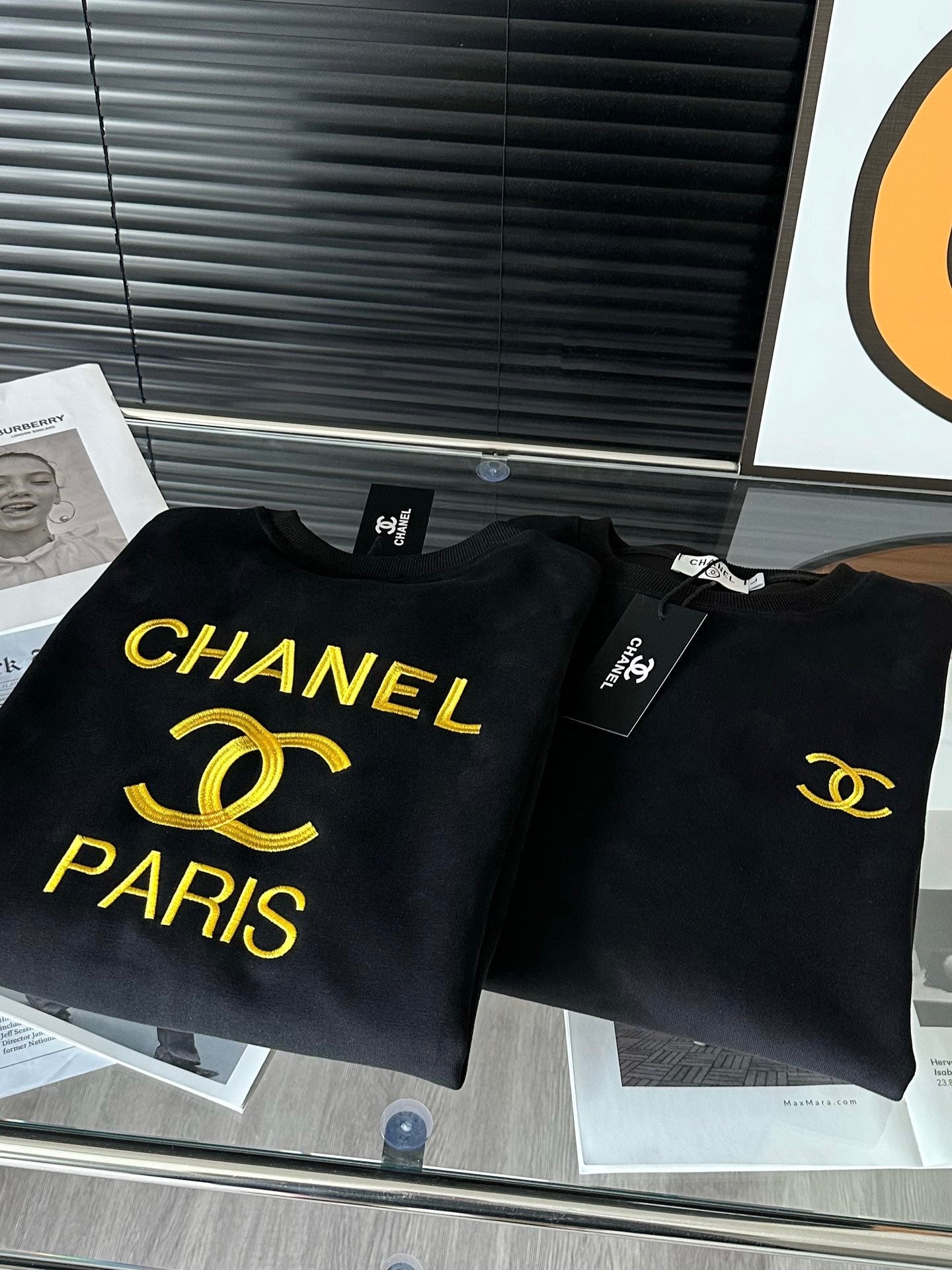 Limited edition black and gold embroidered logo crew neck sweatshirt XC0823100905