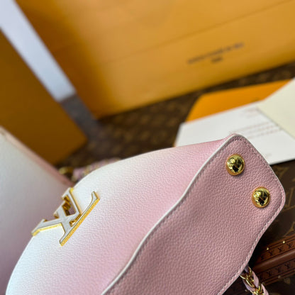 V-Capucines Shell Tote Bag 0724061308