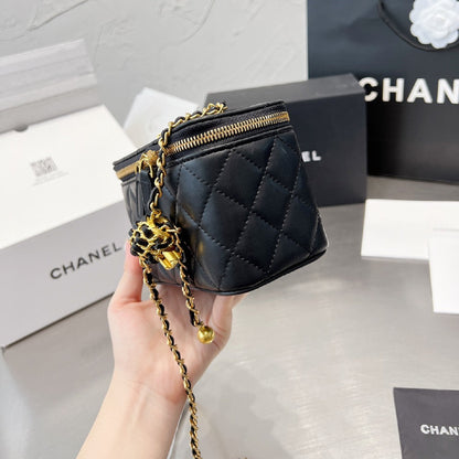 Vanity Case With Chain