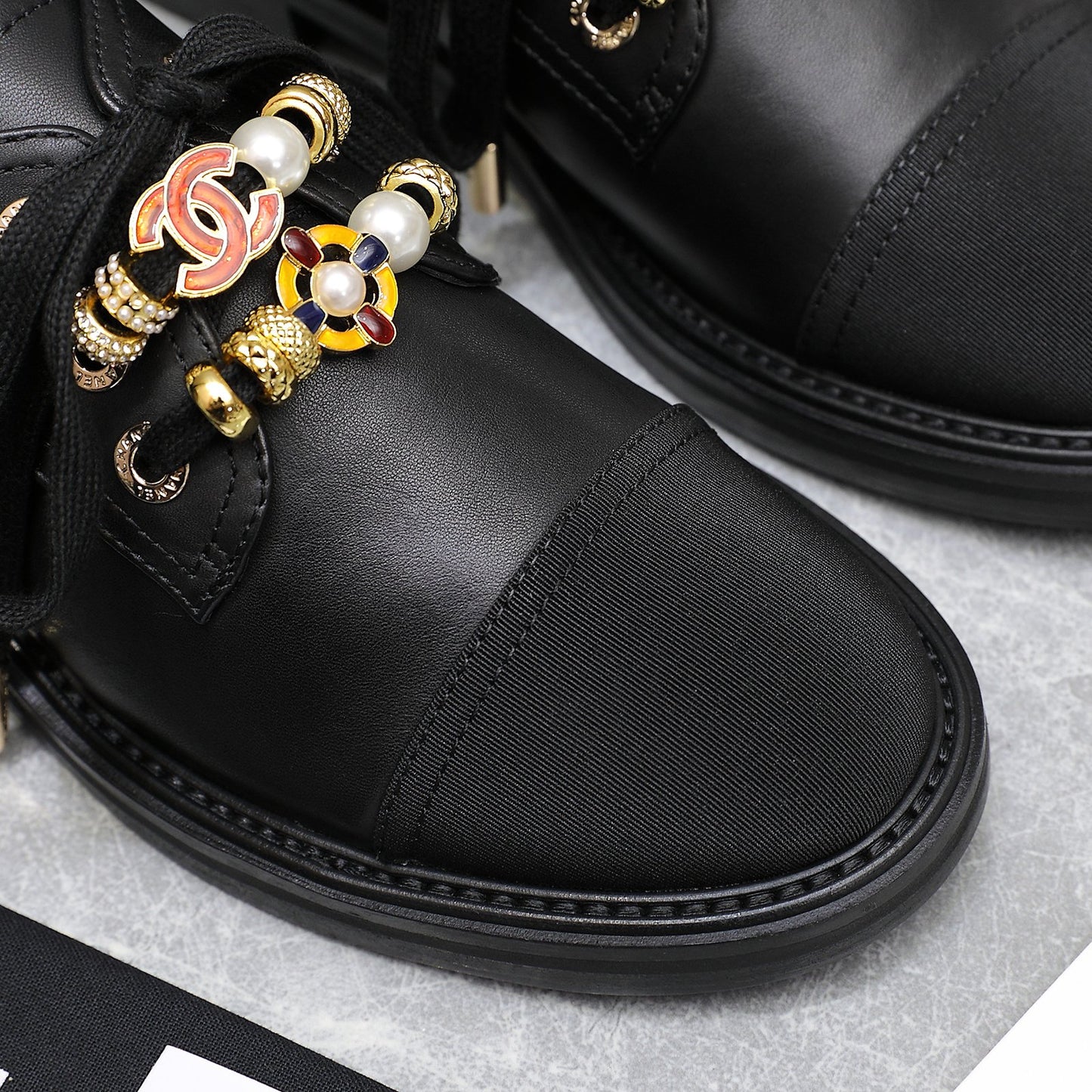 24P new double C pearl gemstone heavy metal buckle leather shoes 0724090504