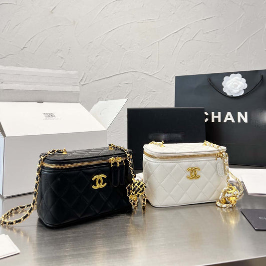 Vanity Case With Chain