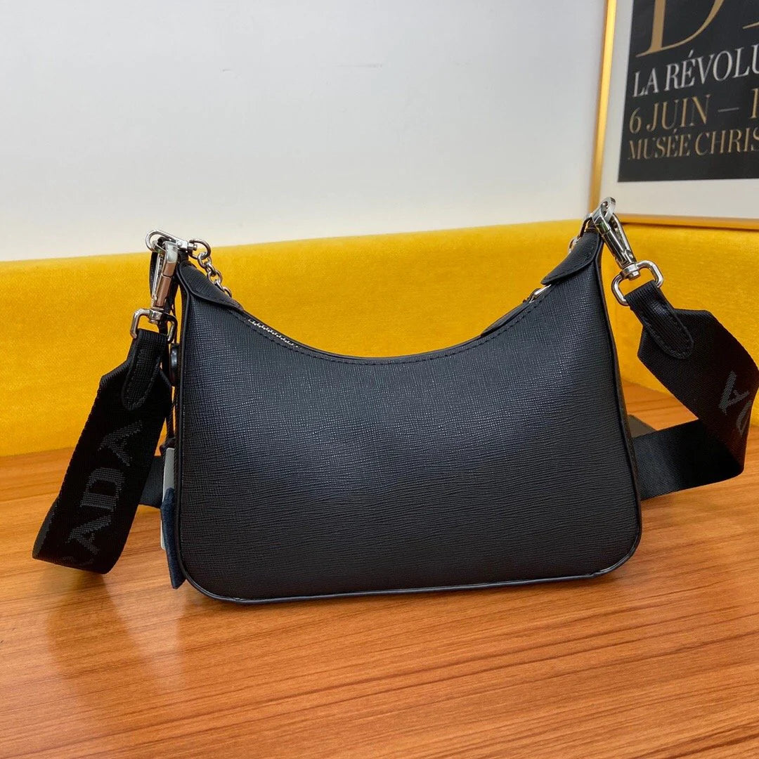 Classic and versatile crossbody bag 1024011807