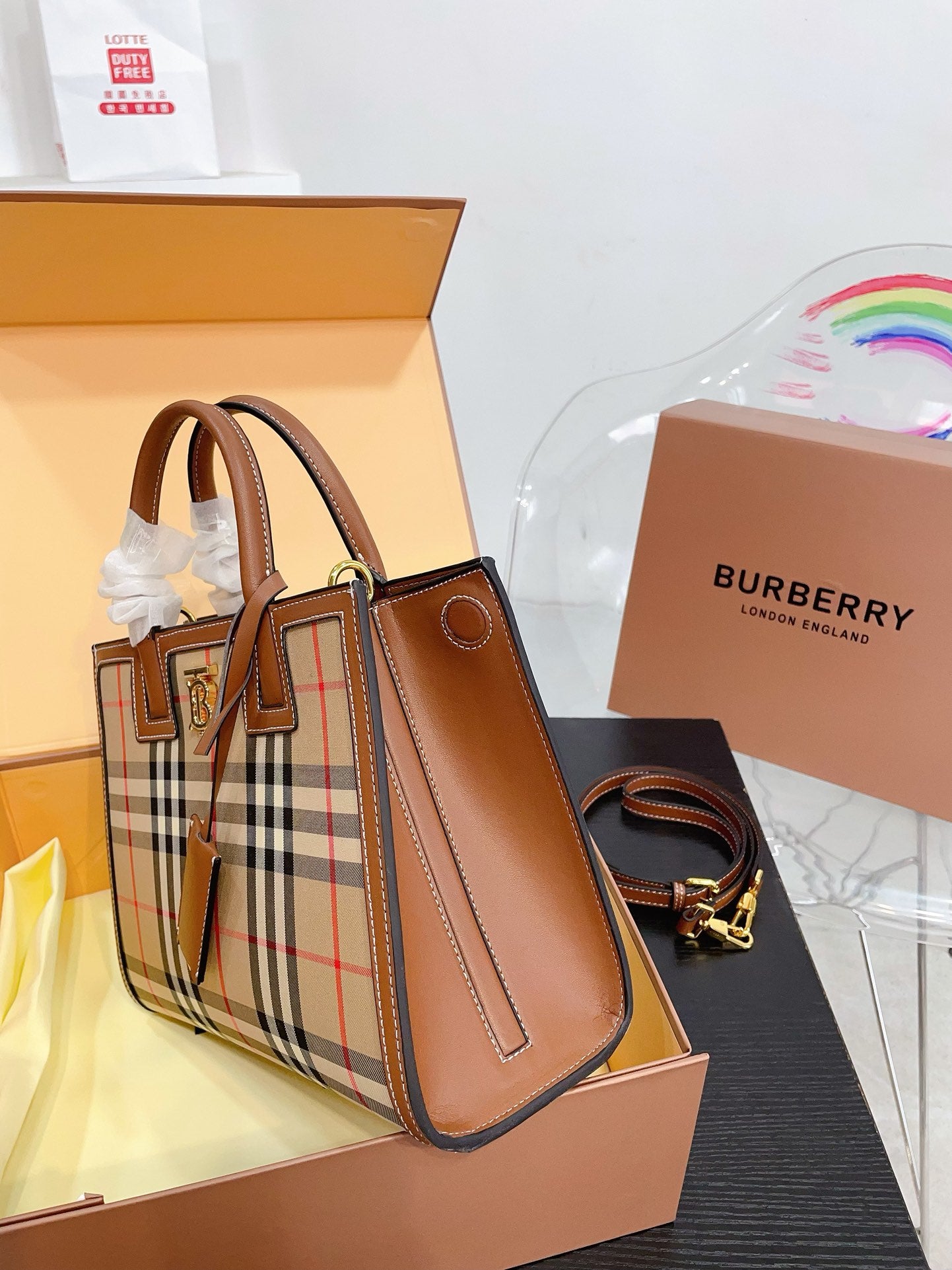 BBR feminine and elegant handbag 0724061203