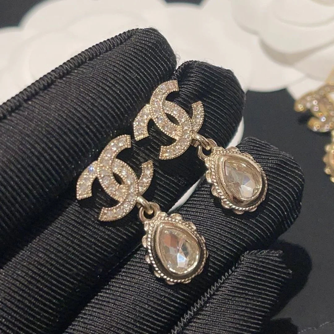 New fashionable and versatile earrings 1024022310