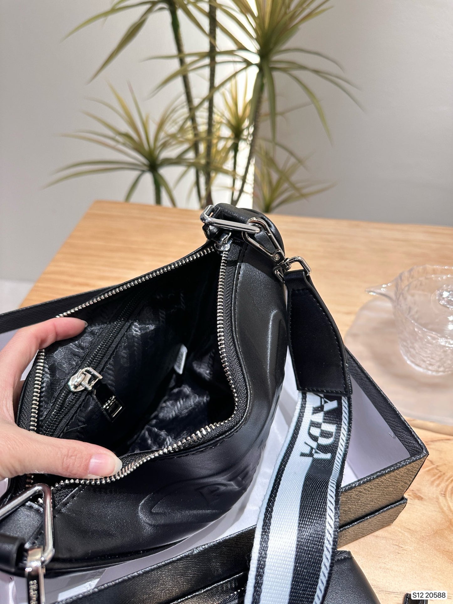 PRD fashion triangle bag 0724032002