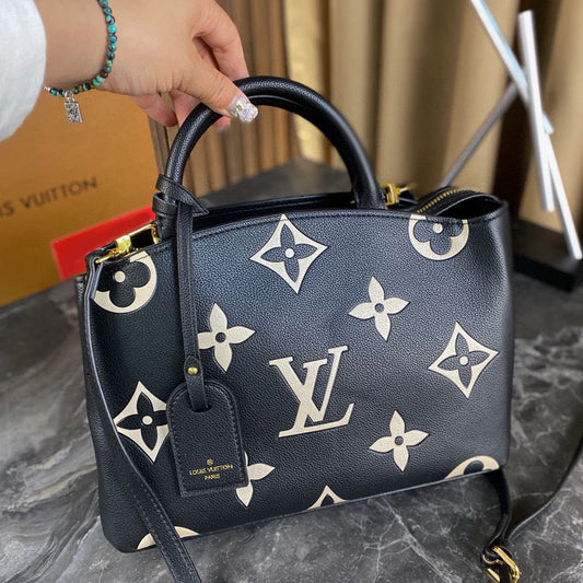 Fashion Grand Palais handbag 1024101123