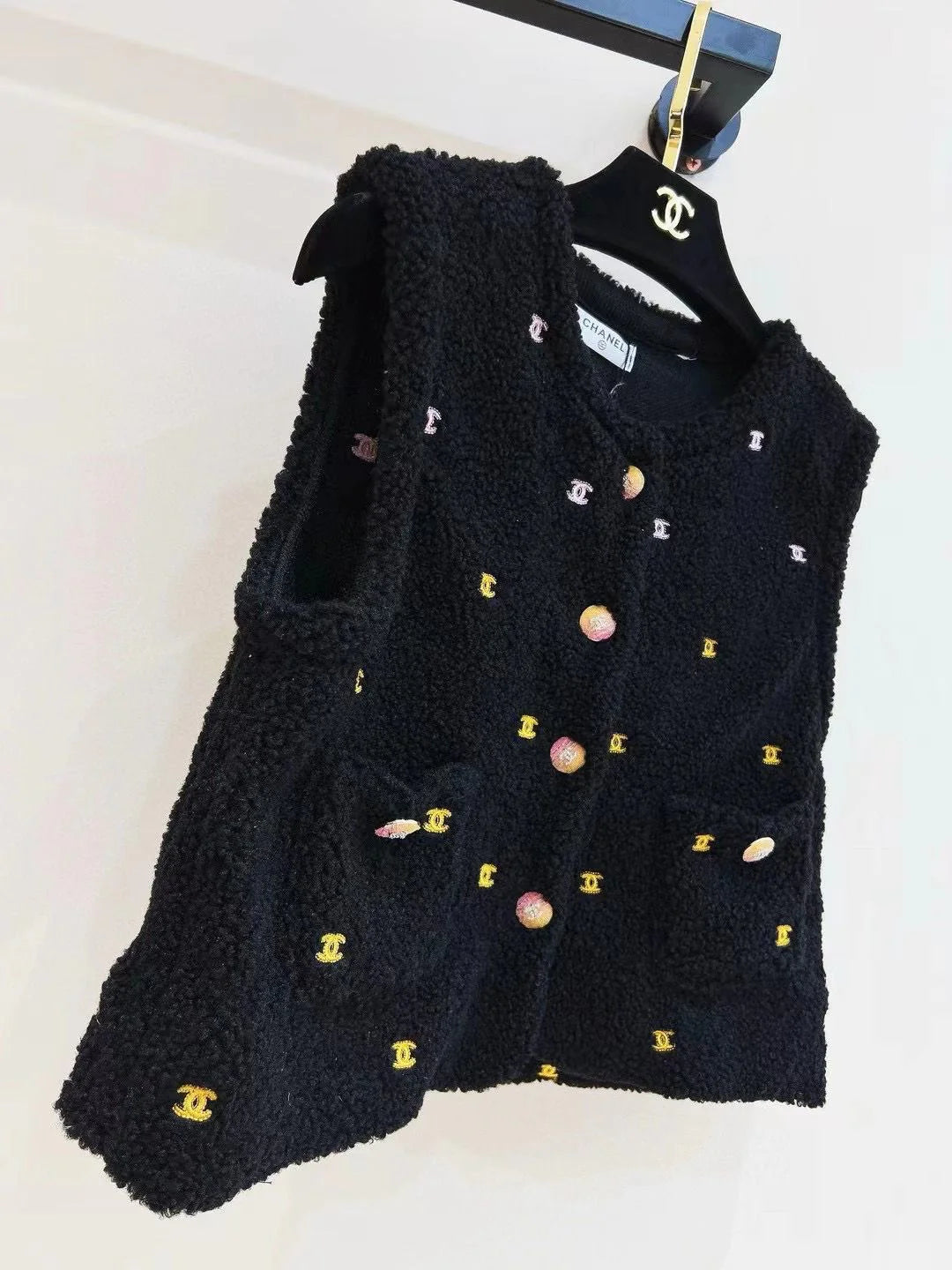 Early Spring New Embroidered Age-reducing Knitted Cardigan Vest Top 1024030710
