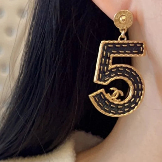 Luxury and fashionable versatile earrings 1024060403