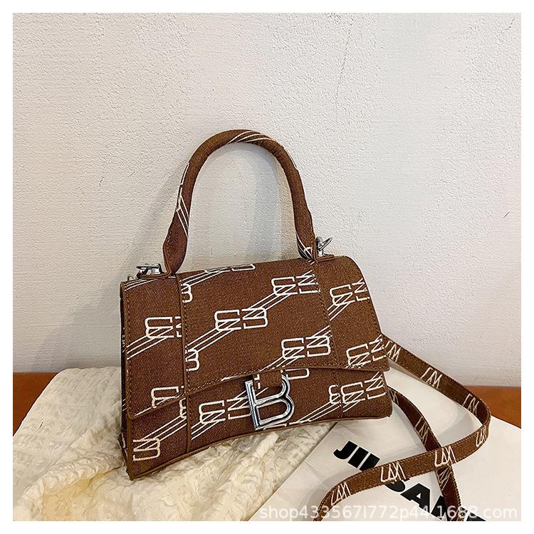 New Fashion Shoulder Bag Retro All-match Portable Small Square Bag 1024041616