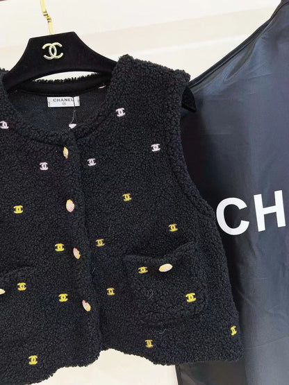 Early Spring New Embroidered Age-reducing Knitted Cardigan Vest Top 1024030710