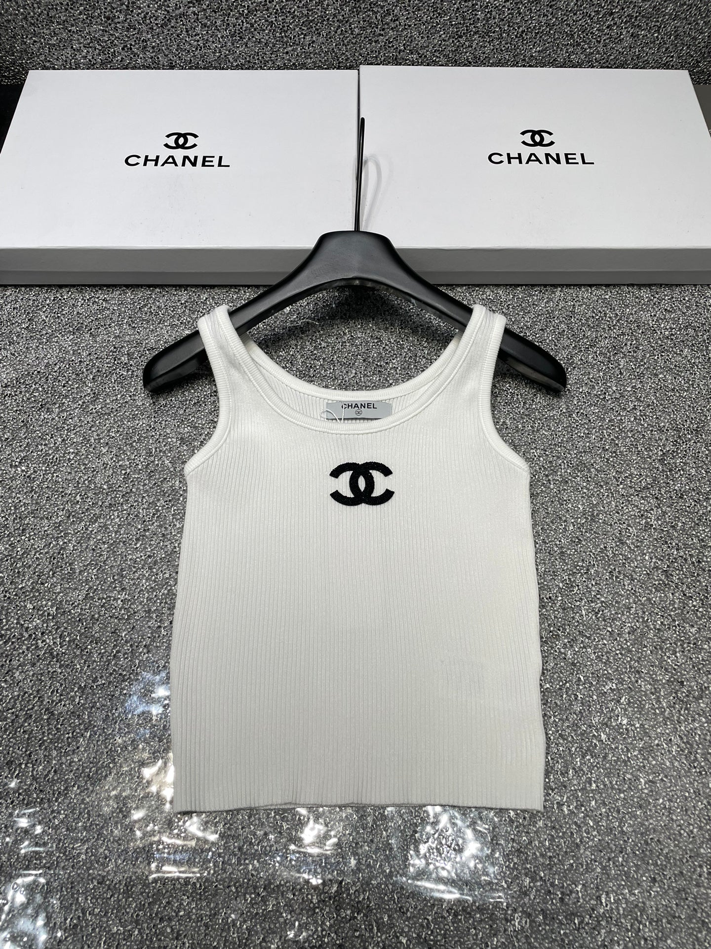 Summer new simple hot stamped letter knitted vest 0724042301