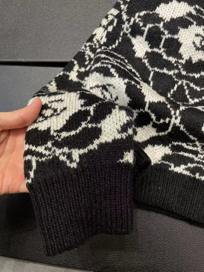 Black and white wool camellia knit XC1823091902