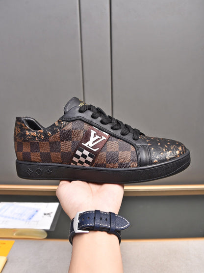V Fashionable plaid print sneakers 0724101401