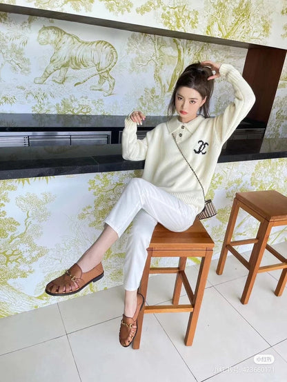 Autumn and winter limited edition embroidered logo sweater XC0823091919