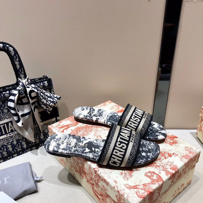 jacquard embroidered slipper