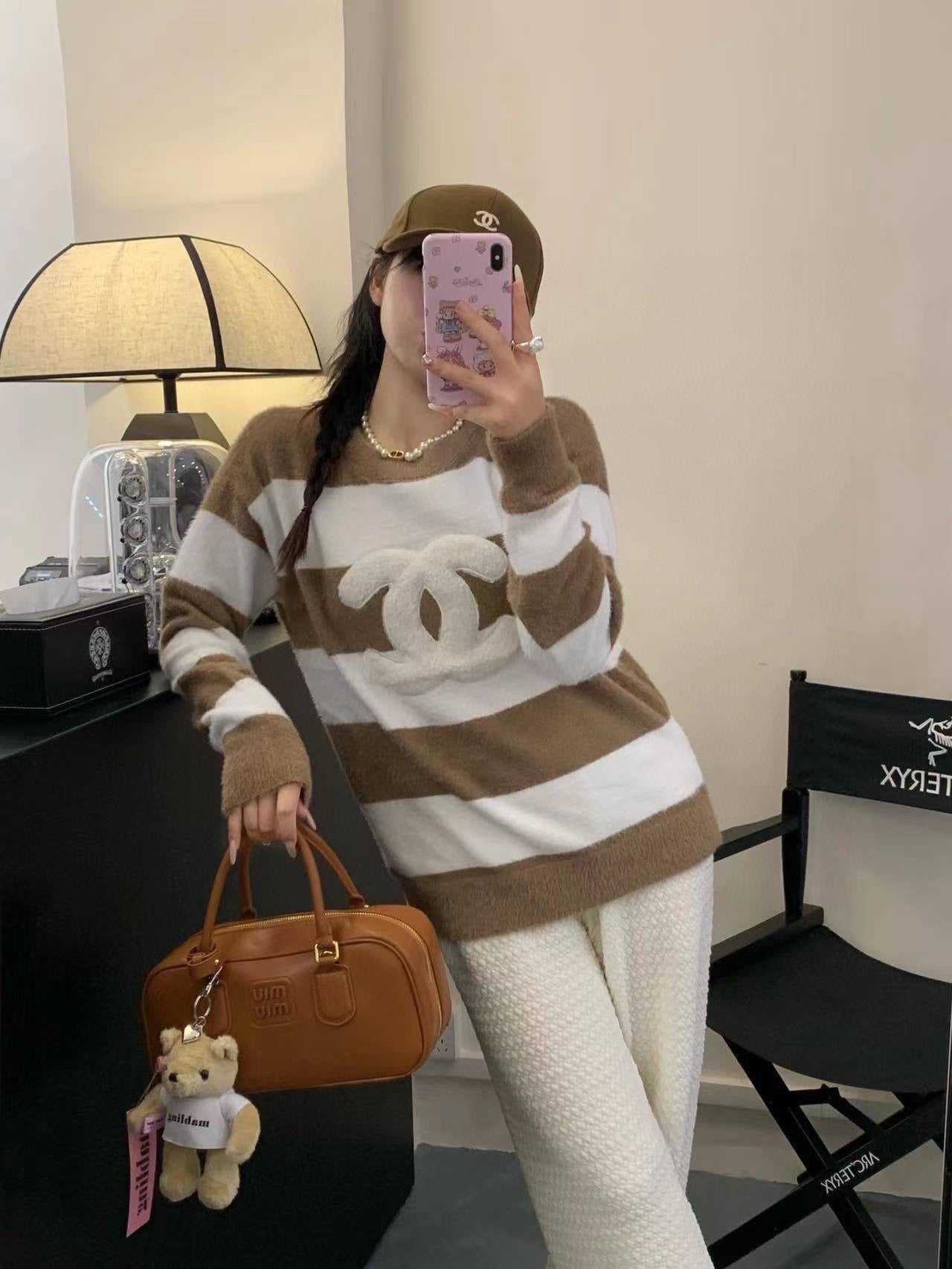 Striped contrast embroidered Double C knitted sweater XC0823092809