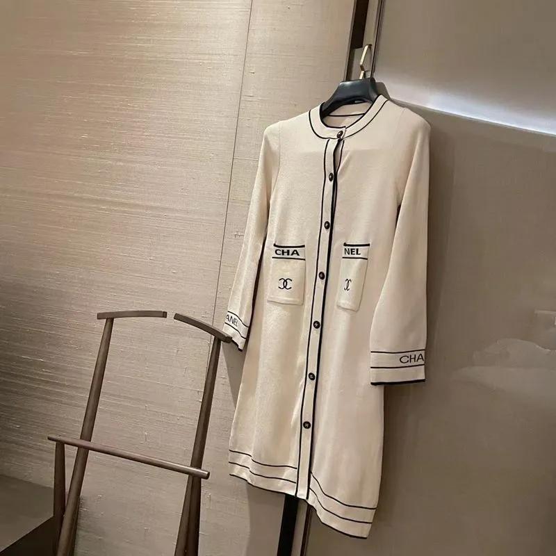 Women's fashionable and elegant round neck single breasted long knitted cardigan 1023112722