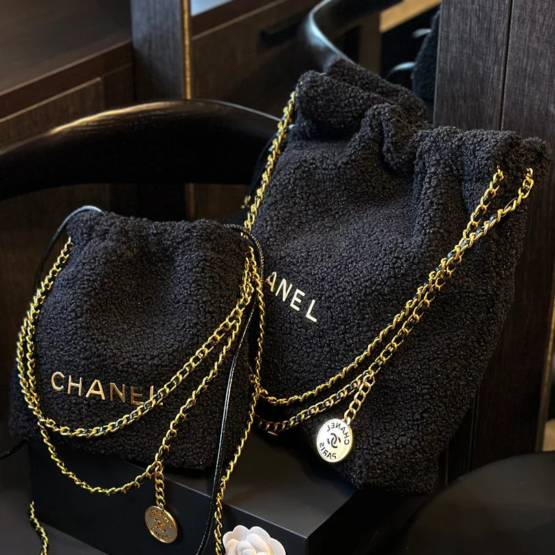 New fashion and versatile lamb wool crossbody bag 1024101209