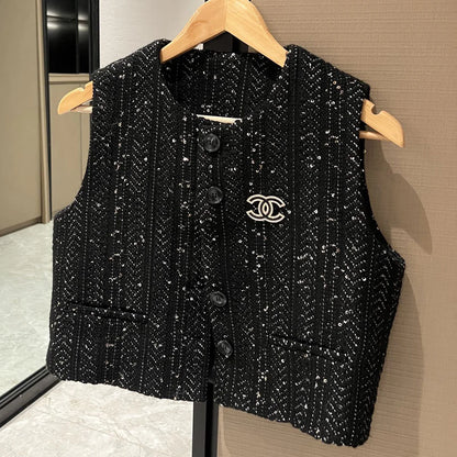 Customised tweed waistcoat with brooch 1024122715