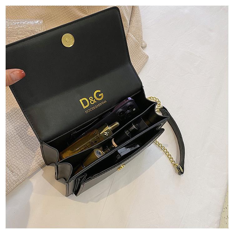 New Fashion Trend Shoulder Messenger Bag All-match Tofu Bag 1024041614