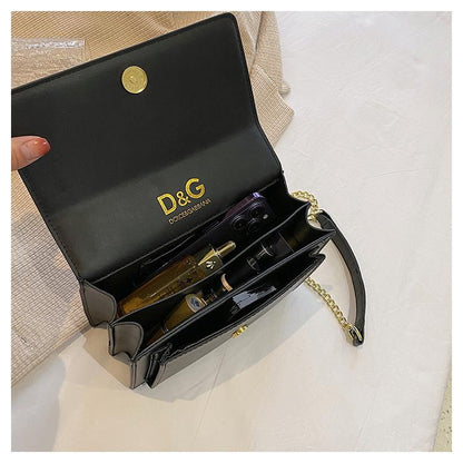 New Fashion Trend Shoulder Messenger Bag All-match Tofu Bag 1024041614