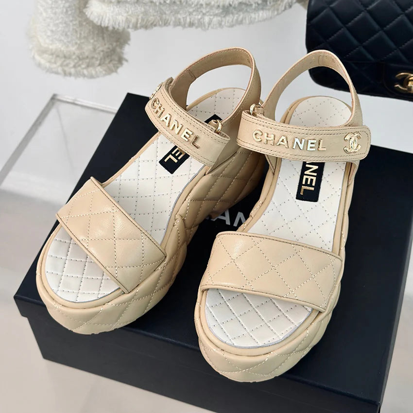 Fashion and versatile thick sole sandals 1024052321